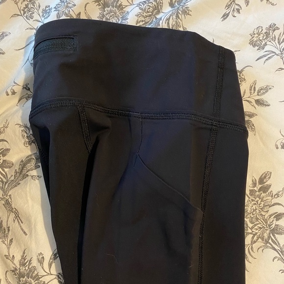 Black Lululemon Legging, Size 4 - Picture 3 of 6